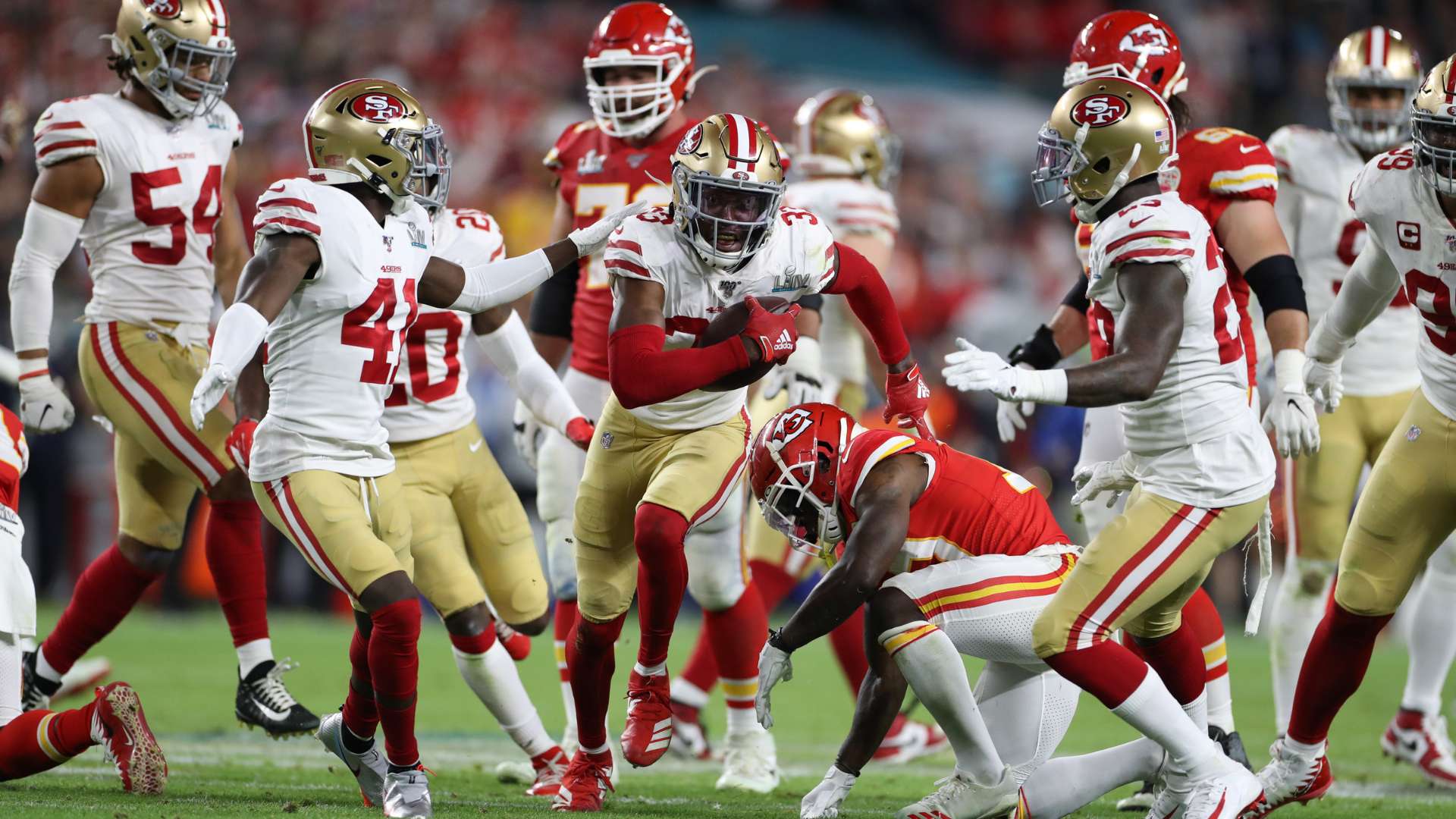 摩洛哥首次殺入世界杯八強 最大功勞乃摩洛哥31歲守門員.