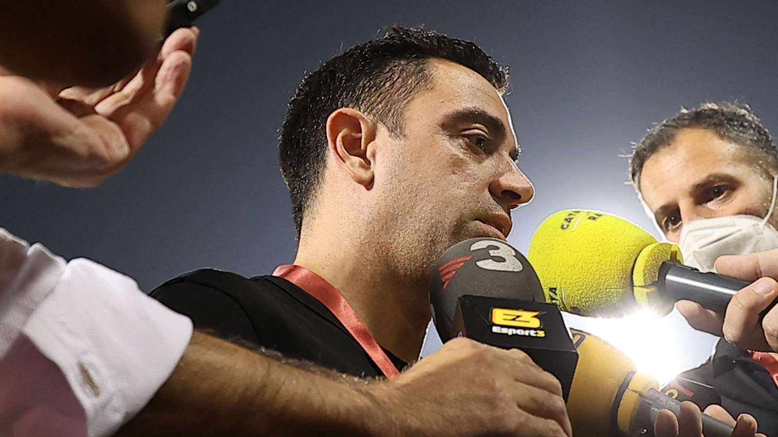 世界赛艇联合会主席罗兰十五运会期间参观广东美术馆双展盛况